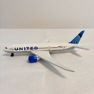 Daron Toy Die-Cast Metal Airplane United N12010